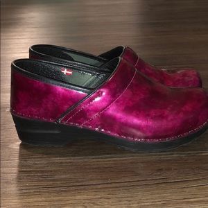 💕💕Pink Sanita Clogs💕💕